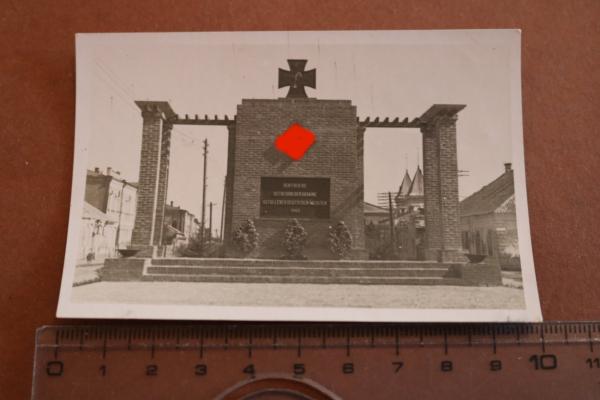 altes Foto - Denkmal gefallener deutscher Soldaten für die Befreiung der Ukraine 1942